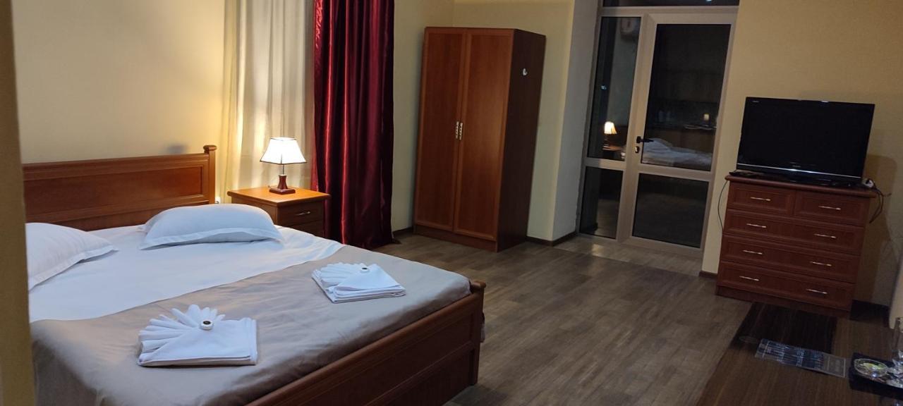 Sweet Home Hotel Meghri Exterior photo