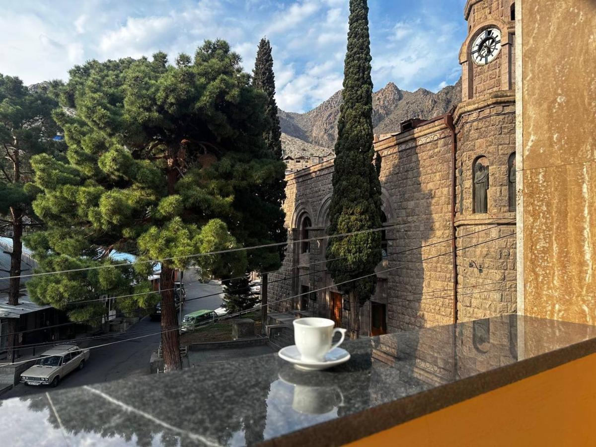 Sweet Home Hotel Meghri Exterior photo