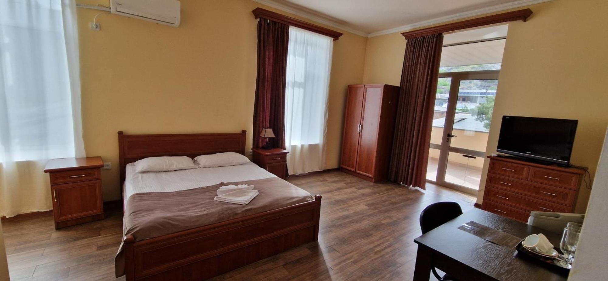 Sweet Home Hotel Meghri Exterior photo